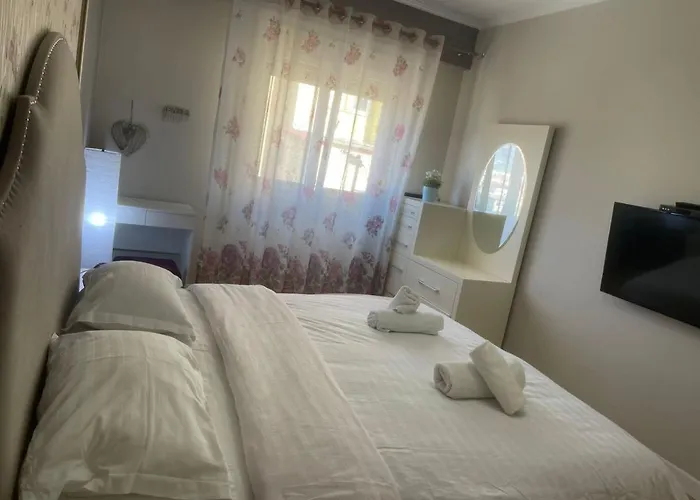 Apartamento 3 Bedroom Tirana